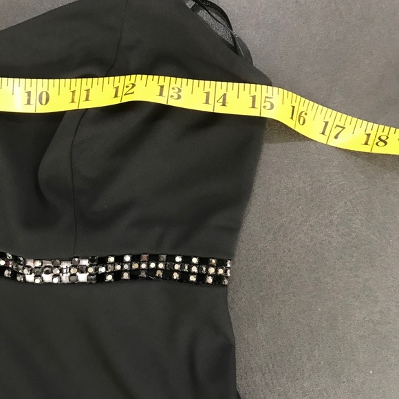 Black Market gown - Picture 4 of 8